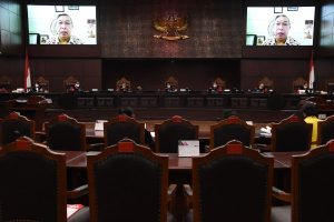 Krisis Hukum Yang Dihadapi Lembaga Peradilan Di Indonesia