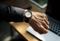 5 Cara Menyeimbangkan Kuliah dan Pekerjaan - Uprint.id Bagaimana Cara Menyeimbangkan Kuliah Dan Pekerjaan Paruh Waktu